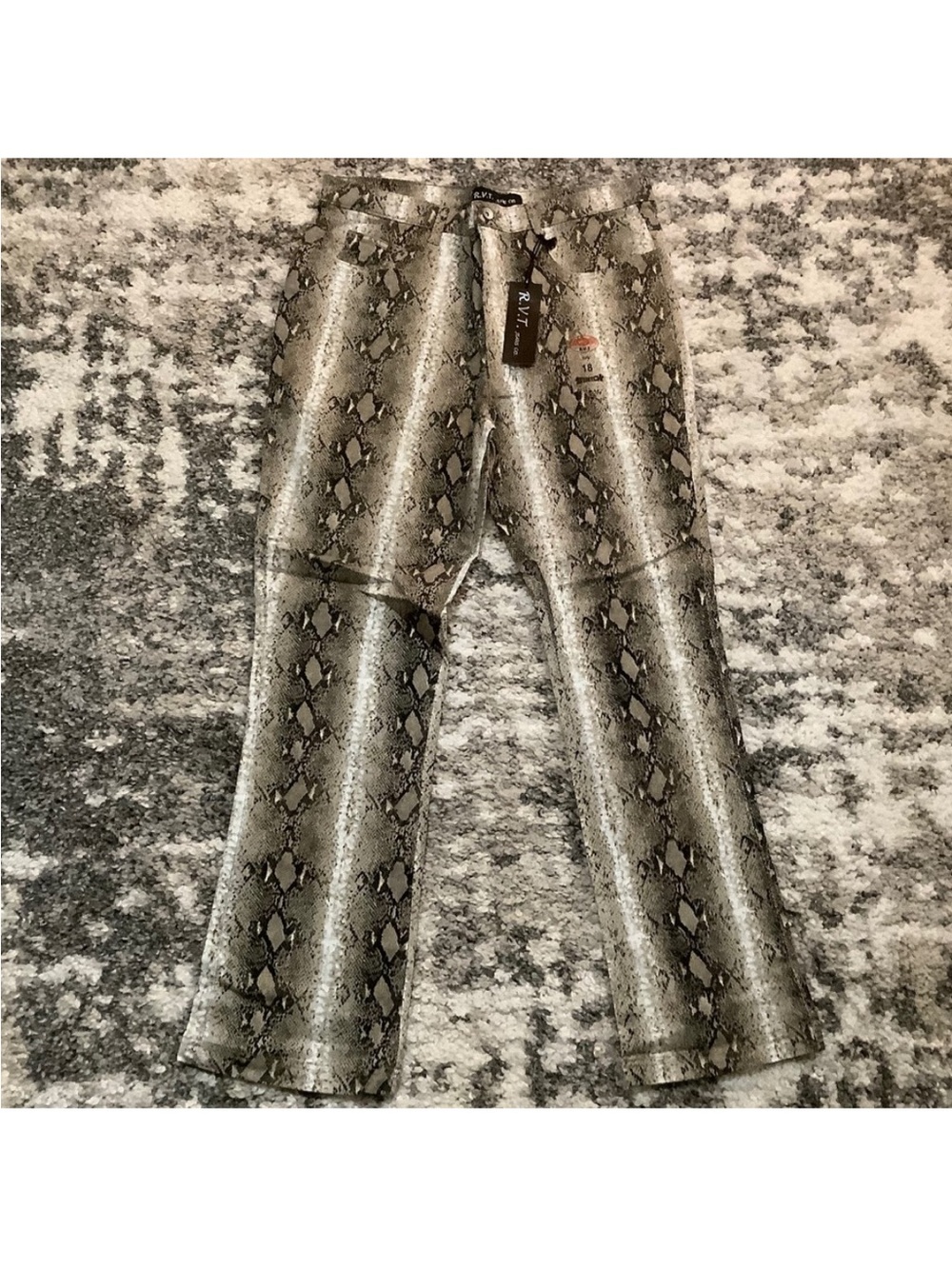 Plus Snakeskin print stretchy jeans NWT, zip up, pockets